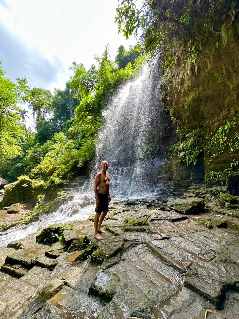 gallery temesi waterfall
